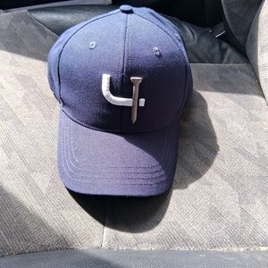 Short Par 4 Golf Hat Fitted